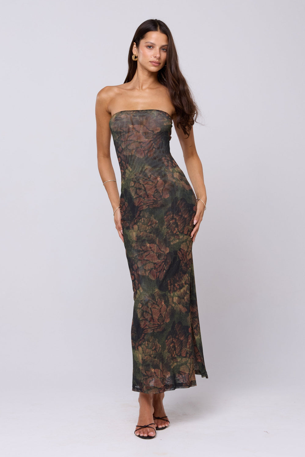 maxi dress for autumn Demi in – RESA Ecom Style:AP1E213372 Bridal accessories to epitomise made for destination weddings Size:18-20